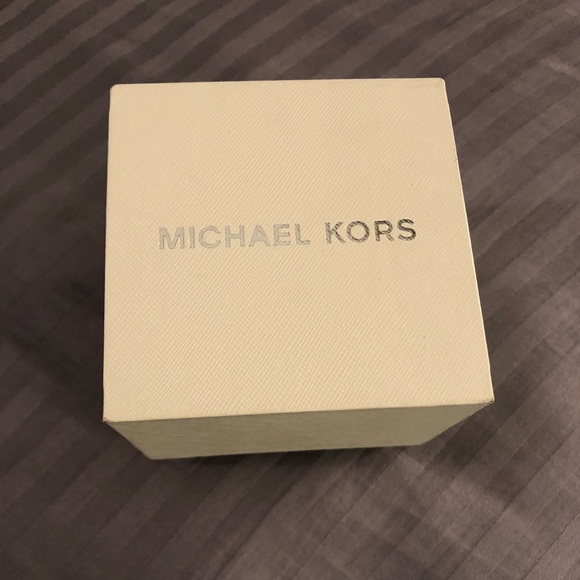 Michael Kors NEVER USED GOLD WATCH - Picture 2 of 6